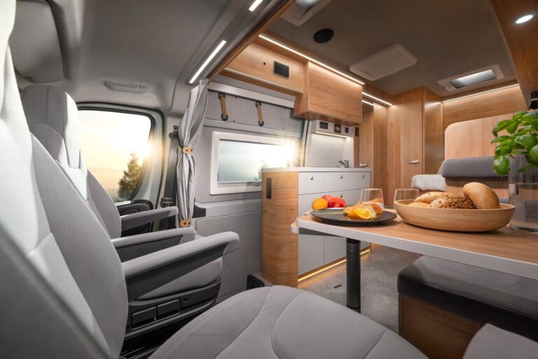 GlobeTraveller-Explorer2X-2025-6595-m