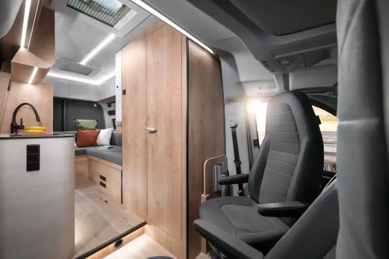 Globe-Traveller Falcon YS Innenraum