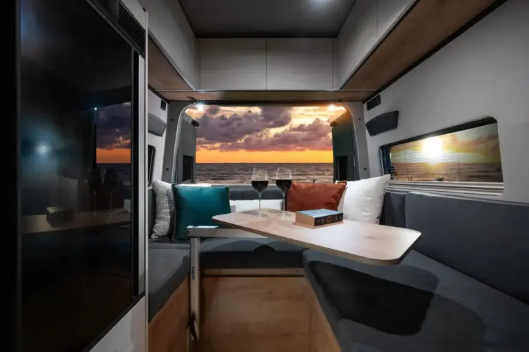 Globe-Traveller Falcon YS Wohnbereich