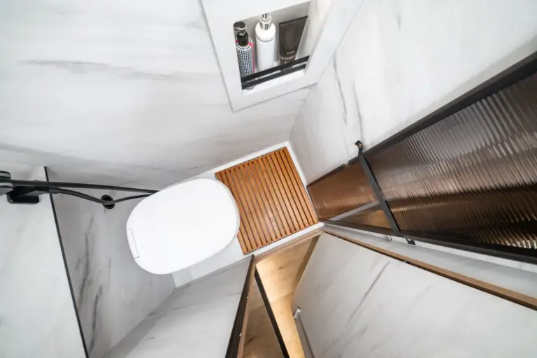 Globe-Traveller Falcon YS Heckansicht