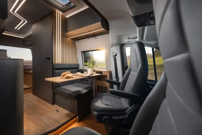Globe-Traveller Falcon Z Innenraum