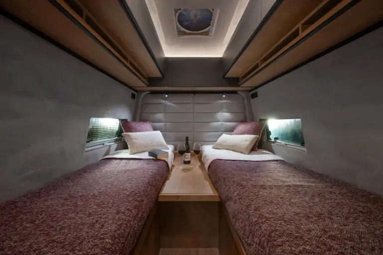 Globe-Traveller Falcon Z Bad