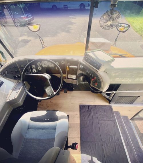 06_Bus_Fahrerbereich_Foto_29_07_21_10_42_54_d