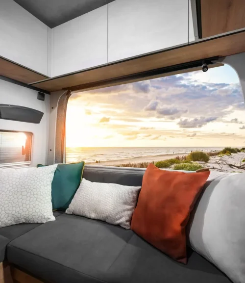 Globe-Traveller Falcon YS Hecklounge